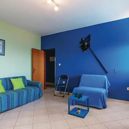 Apartment With Sea View Iii